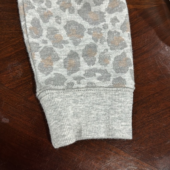 Colsie Cropped Cheeta Print Crewneck Small - Picture 6 of 6